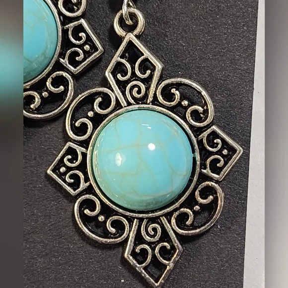 Elegant Silver and Turquoise Jewelry Set - Picture 2 of 2